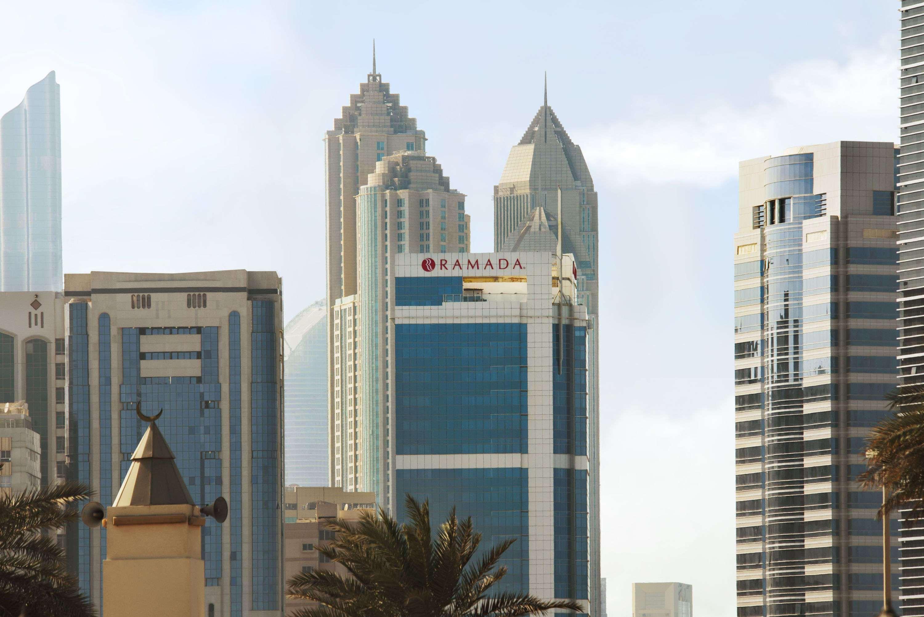 Ramada Abu Dhabi Corniche Hotel Bagian luar foto