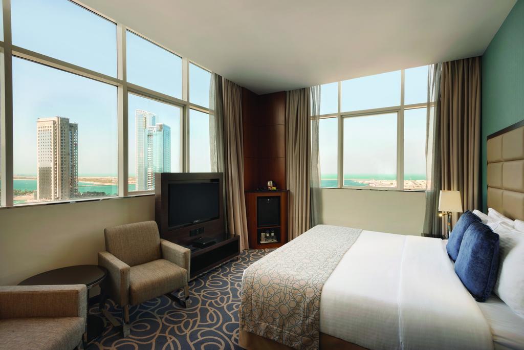 Ramada Abu Dhabi Corniche Hotel Bagian luar foto