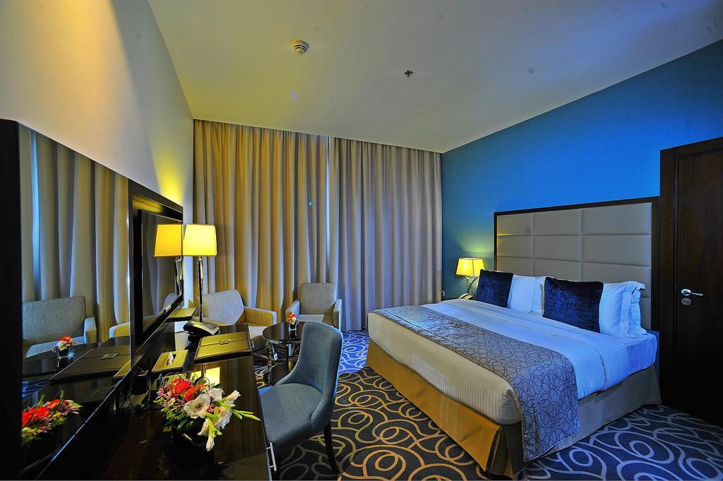 Ramada Abu Dhabi Corniche Hotel Ruang foto